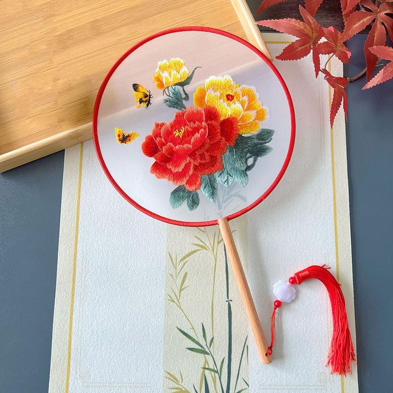 Embroidery Meaning - พัดปักลายแบบจีนโบราณ ลายดอกไม้สองด้านสไตล์วินเทจ อุปกรณ์เสริมสำหรับงานเต้นรำฮั่นฝู อุปกรณ์ประกอบการแสดง