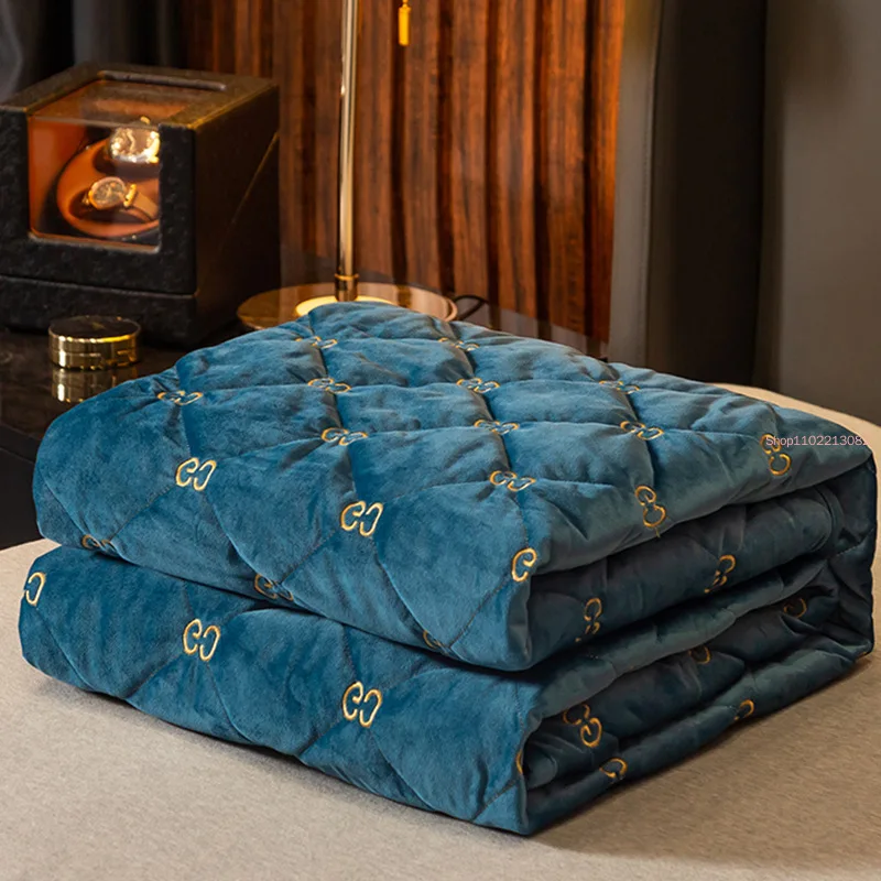 Embroidery Quilt Cover - เย็บปักถักร้อยที่นอน Thicken กํามะหยี่นุ่มผ้านวมที่นอน Protector ที่กําหนดเองแผ่นติดตั้งไม่รวมปลอกหมอน