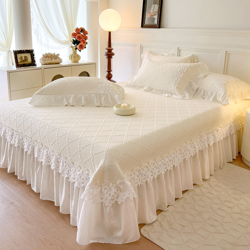 Embroidery Quilt Cover - ชุดผ้าคลุมเตียงระบายความร้อนหรูหราเย็บปักถักร้อยฝรั่งเศส | ผ้าคลุมเตียงผ้าไหมน้ําแข็ง 3 ชิ้น |