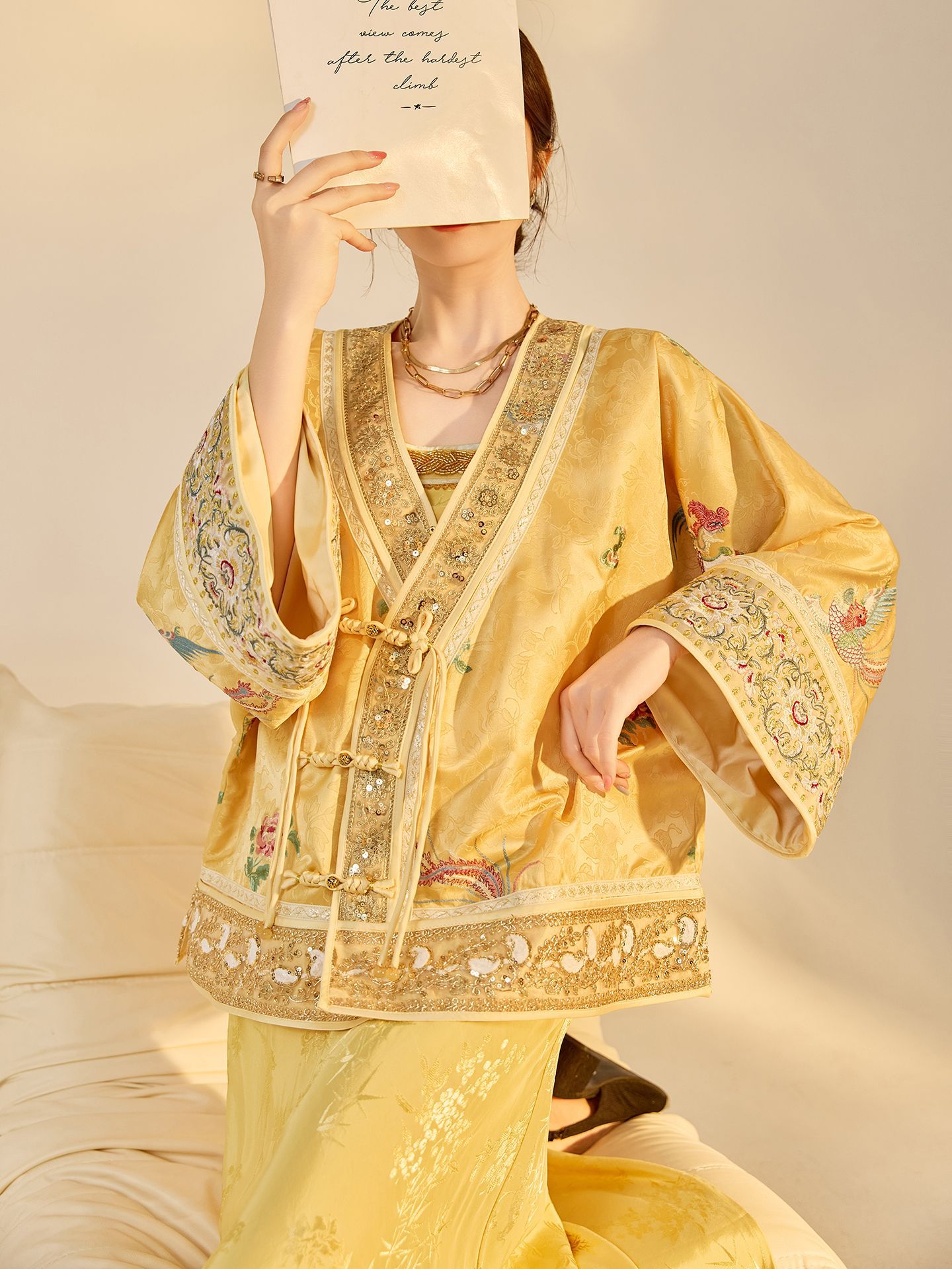 Embroidery Knit - เสื้อแจ็คเก็ตแฟชั่นใหม่ประจำฤดูใบไม้ร่วง คอวี ดีไซน์หรูหรา สไตล์จีนประยุกต์ ปักลูกปัดอย่างประณีต