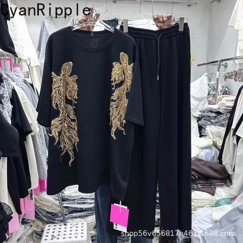 Embroidery Cotton Shirt - ชุดเซ็ตสองชิ้นสำหรับผู้หญิง ฤดูใบไม้ผลิ/ฤดูร้อนใหม่ เสื้อยืดแขนสั้นปักเลื่อมทรงหลวม + กางเกงขายาวเอวยางยืดทรงตรงลำลอง