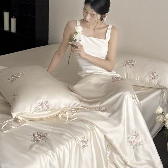 Embroidery Quilt Cover - หรูหราสไตล์ฝรั่งเศส Lyocell เส้นใยผ้านวมฤดูร้อน Breathable Ice Silk