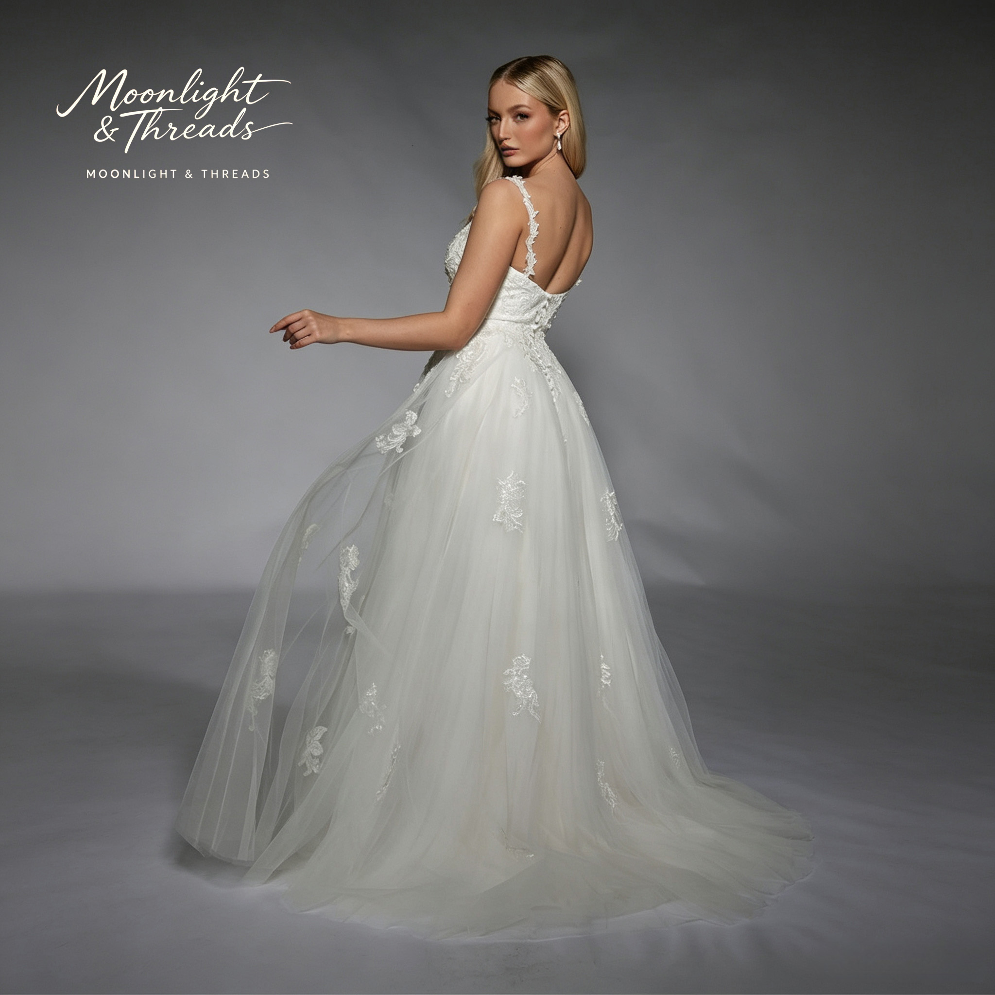 ชุดเดรสผ้าทูลสีขาวแบบคอเชือกผู - Embroidery White Dress บทวิจารณ์และราคา