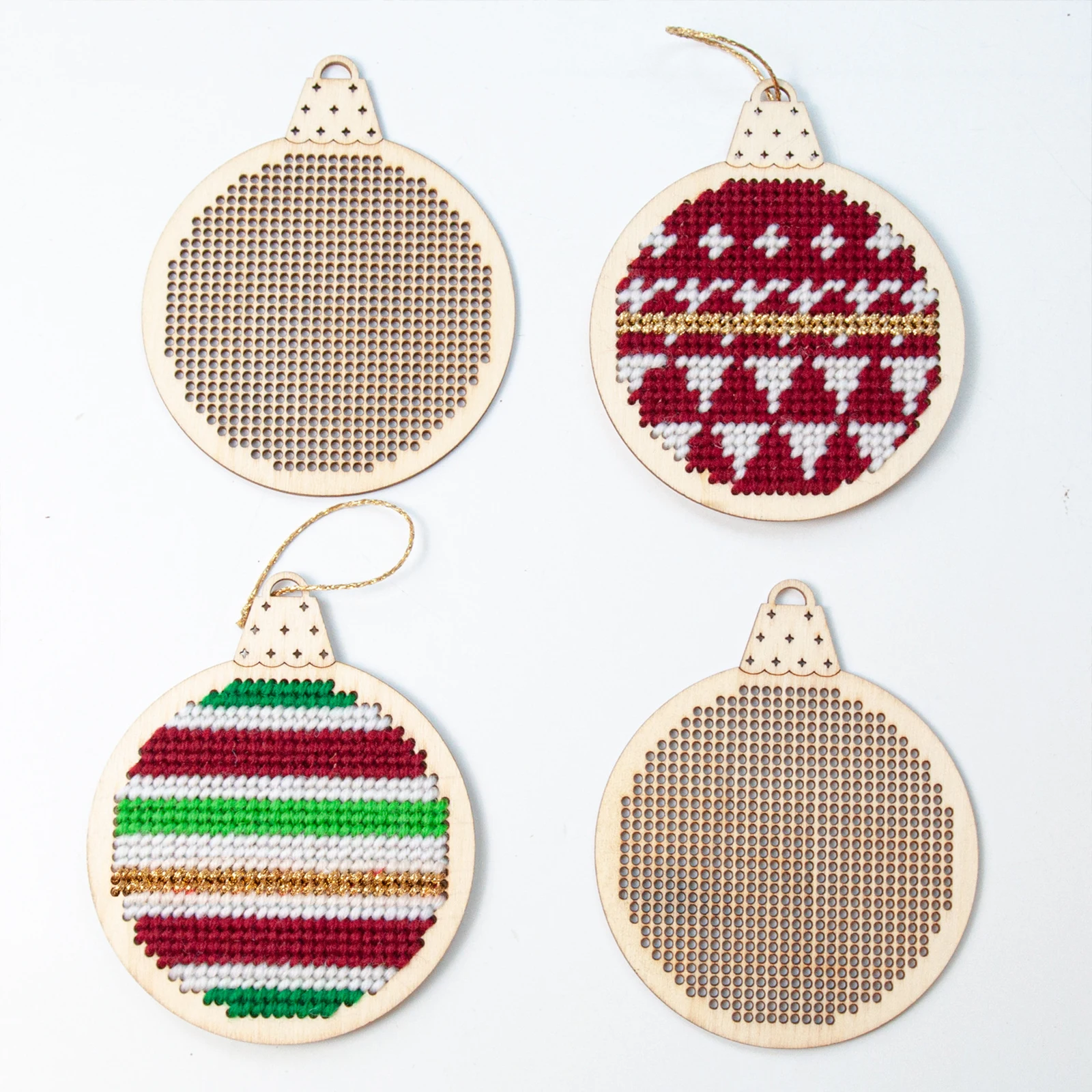ชุดงานฝีมือปักครอสติชลายไม้แกะ - Embroidery Xmas Tree บทวิจารณ์และราคา