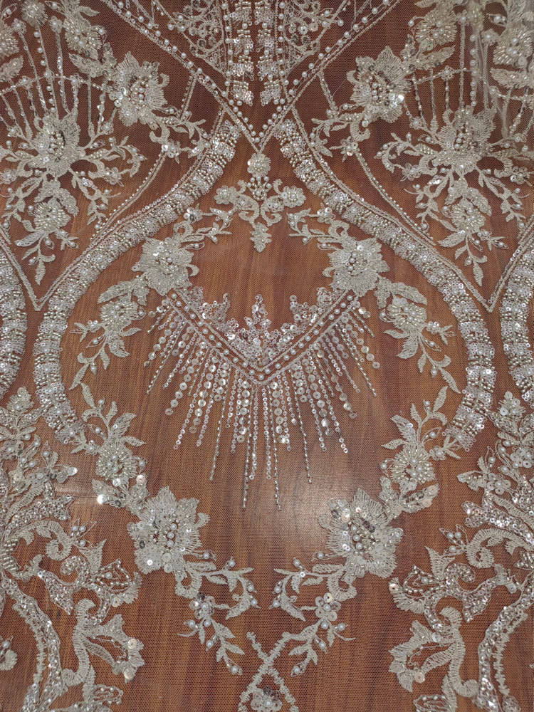 ผ้าตาข่ายสีขาวเนื้อแน่น 1 หลา  - Embroidery White Dress บทวิจารณ์และราคา