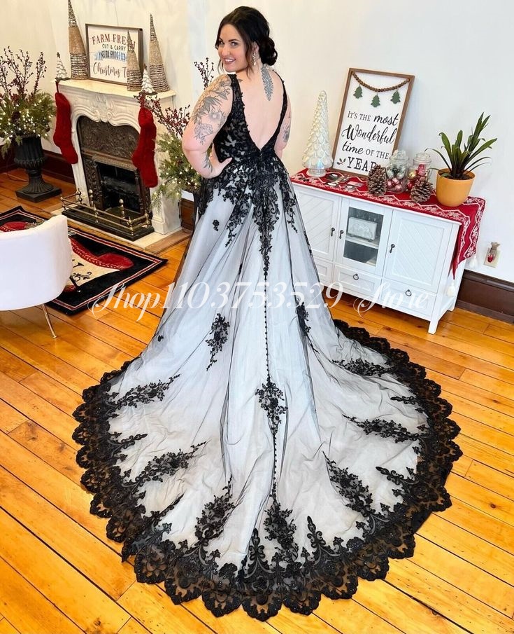 Gothic V คอชุดแต่งงานสีดําสีขา - Embroidery White Dress บทวิจารณ์และราคา