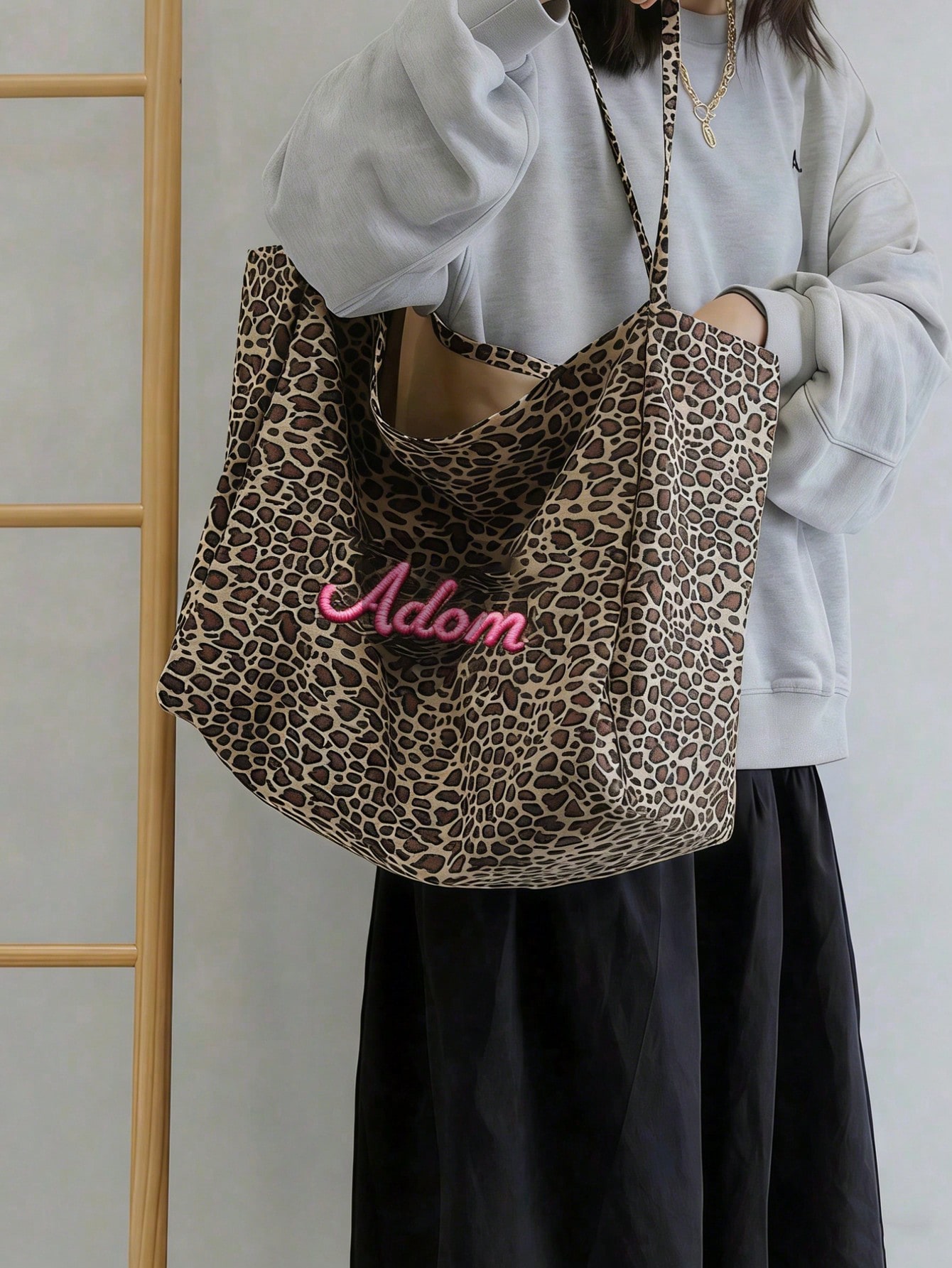 กระเป๋าโท้ทลายเสือดาวแบบกำหนดเ - Embroidery Name บทวิจารณ์และราคา