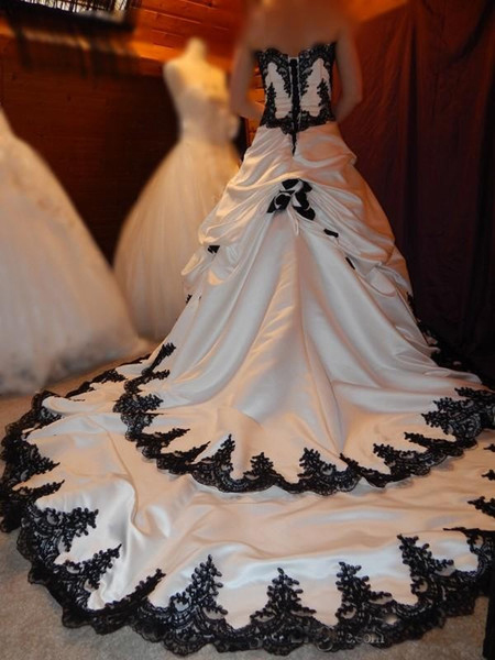 ชุดแต่งงานสไตล์วินเทจ โกธิค สี - Embroidery White Dress บทวิจารณ์และราคา